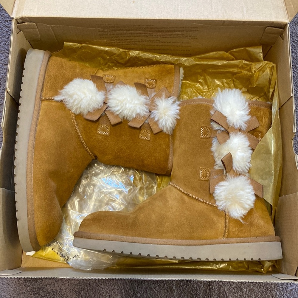 Ugh Koolaburra Size 9 Like New Box Included